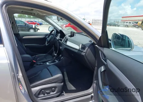 2015 Audi Q3 2.0T Premium Plus z USA, uszkodzony, nr VIN WA1BFCFS7FR009696